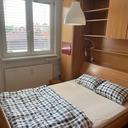 Apartament Warm With Balcony And Free Parking Lublana