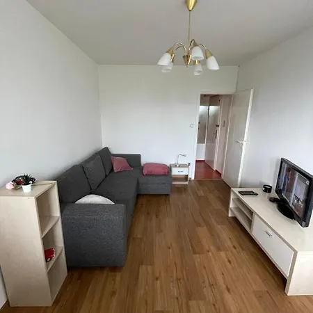 아파트 Warm With Balcony And Free Parking