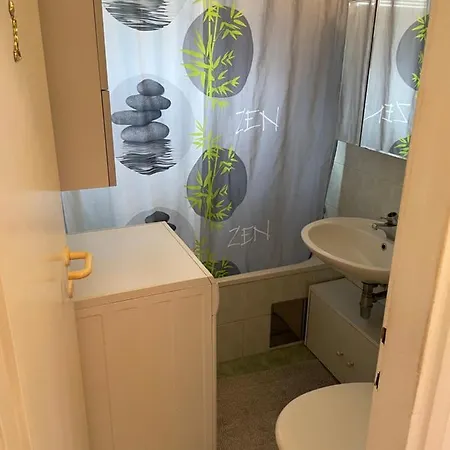 Warm With Balcony And Free Parking Apartmán